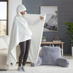 Ugg Avery Hooded Throw Blanket- Snow
